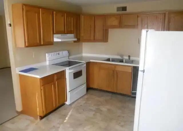 Property at 1604 S 13th St Unit 4, Herrin, IL, 62948, 2 beds, 1 bath, [object Object]