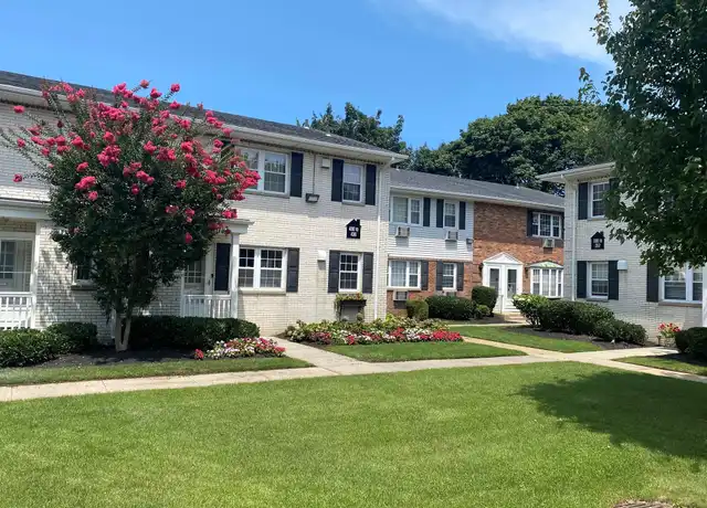 Property at 416 Kensington Ln, Bethpage, NY, 11714, 1 bed, 1 bath, [object Object]
