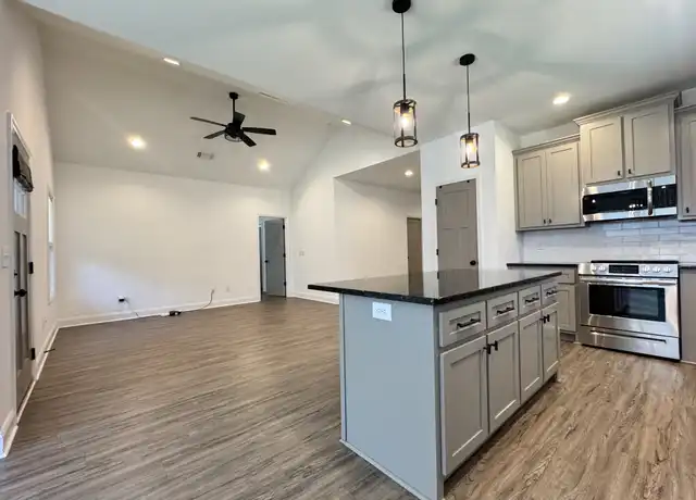 Property at 8 Summertide Dr, Phenix City, AL, 36869, 3 beds, 2 baths, [object Object]