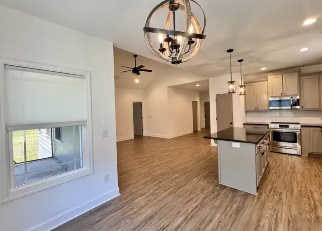 Property at 8 Summertide Dr, Phenix City, AL, 36869, 3 beds, 2 baths, [object Object]