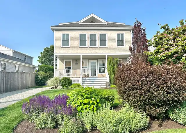 Property at 44 Tuckerman Ave, Middletown, RI, 02842, 3 beds, 4.5 baths, [object Object]