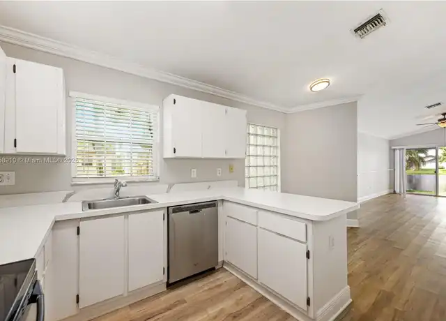 Property at 510 NW 108th Ter, Pembroke Pines, FL, 33026, 2 beds, 2 baths, [object Object]