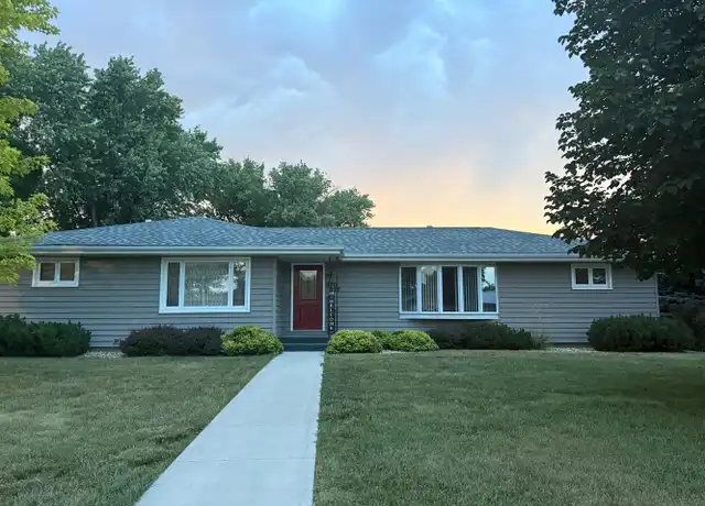 Property at 922 E 12th Ave, Mitchell, SD, 57301, 2 beds, 2 baths, [object Object]