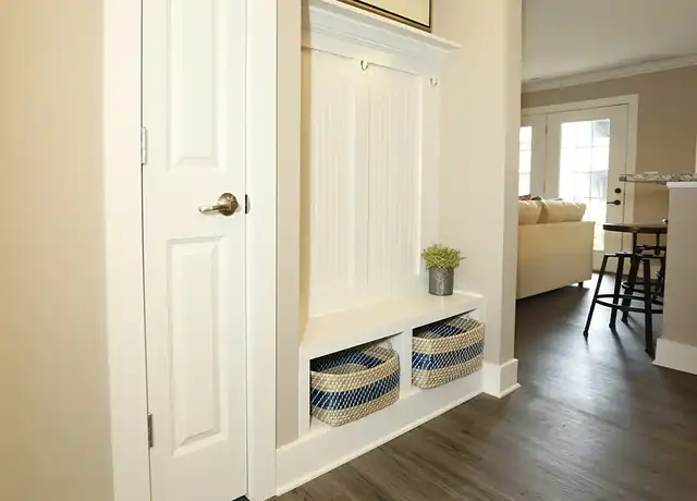 Property at State Street Apartments - 782 Clifty Ln, Columbus, IN, 47201, 1-2 bed, 1-2 bath, [object Object]