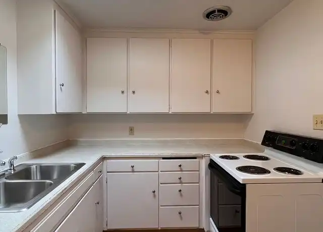 Property at 14346 32nd Ave NE Unit 143361/2, Seattle, WA, 98125, 2 beds, 1 bath, [object Object]