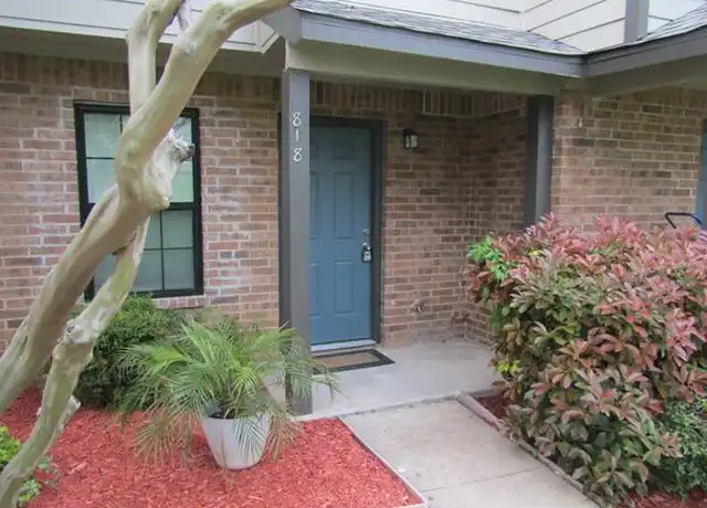 Property at 818 W Collins St, Denton, TX, 76201, 2 beds, 1.5 baths, [object Object]