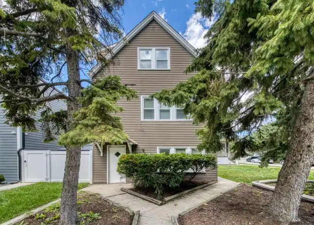 Property at 5002 W Gunnison St, Chicago, IL, 60630, 2 beds, 1 bath, [object Object]