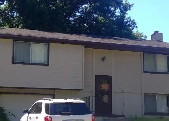 Property at 5042 Goldenrod Ln, Lincoln, NE, 68512, 4 beds, 2 baths, [object Object]