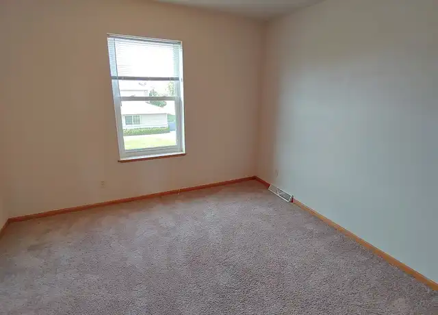 Property at N7743 Maple Ridge Rd, Oconomowoc, WI, 53066, 3 beds, 1.5 baths, [object Object]