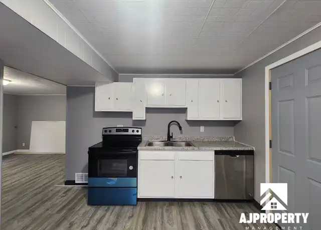 Property at 1013 S Blauvelt Ave, Sioux Falls, SD, 57104, 2 beds, 1 bath, [object Object]
