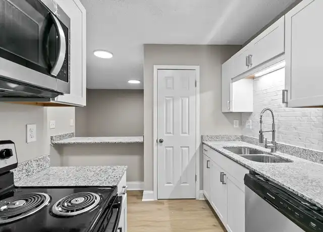 Property at City Heights at Skyland - 4527 18th Ave E, Tuscaloosa, AL, 35405, 1 bed, 1 bath, [object Object]