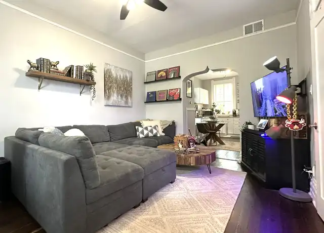 Property at 2031 W Moffat St Unit 2, Chicago, IL, 60647, 1 bed, 1 bath, [object Object]