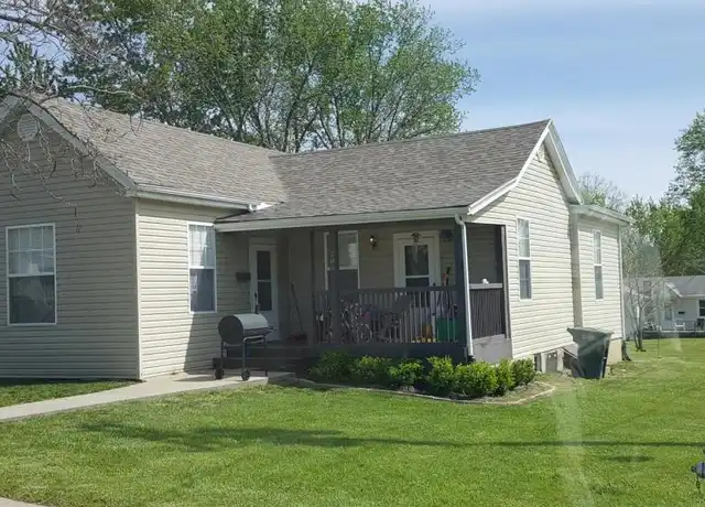 Property at 206 W 10th St, Fulton, MO, 65251, 2 beds, 1 bath, [object Object]