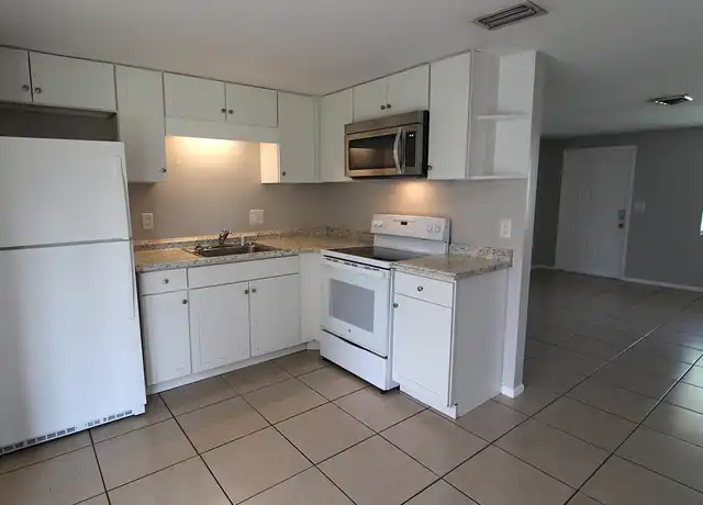 Property at 538 Briarwood Rd, Venice, FL, 34293, 2 beds, 1.5 baths, [object Object]