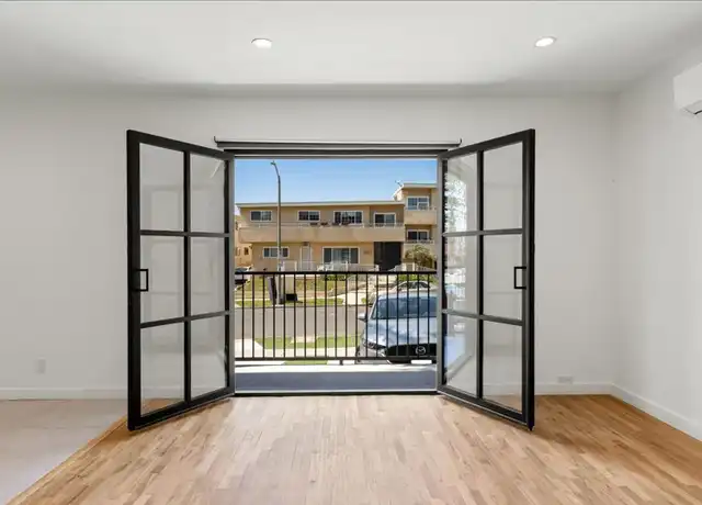 Property at 652 Hayworth Ave Unit 01, Los Angeles, CA, 90048, 1 bed, 1 bath, [object Object]