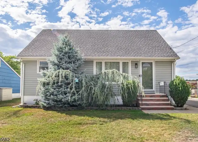 Property at 41 Dowling Pkwy, Woodland Park, NJ, 07424, 4 beds, 2 baths, [object Object]