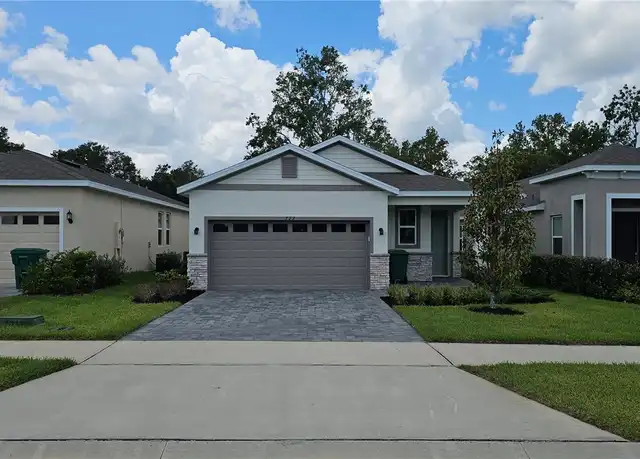 Property at 722 Lemon Ave, Fruitland Park, FL, 34731, 4 beds, 2 baths, [object Object]