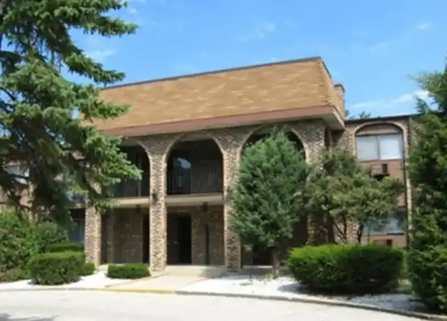 Property at Elmwood Apartments - 115 S Chicago Ave, Mundelein, IL, 60060, 1 bed, 1 bath, [object Object]