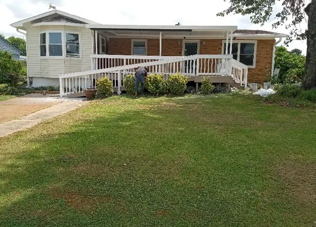 Property at 303 Gusmus Ave, Muscle Shoals, AL, 35661, 4 beds, 1 bath, [object Object]