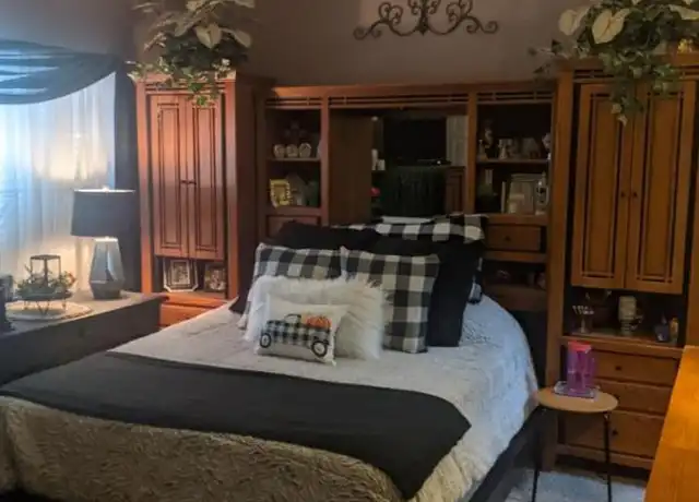 Property at 5600 Cheviot Rd, Cincinnati, OH, 45247, 2 beds, 2 baths, [object Object]
