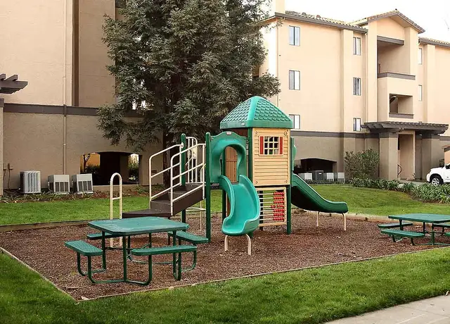 Photo of 33 Union Sq, Union City, CA 94587