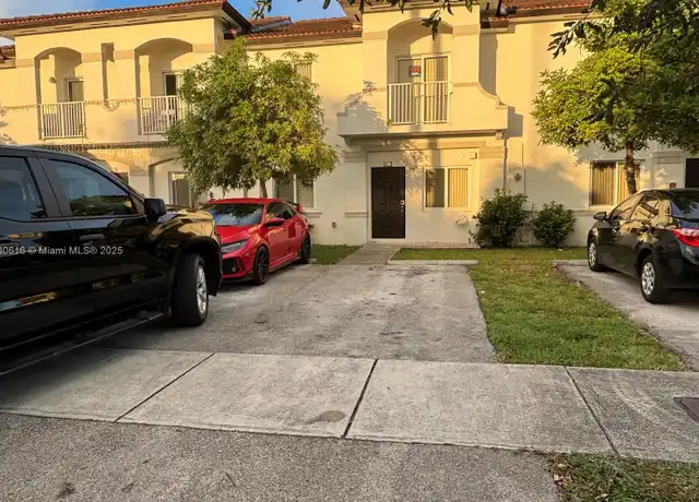 Property at 1370 W 30th St Unit 1370, Hialeah, FL, 33012, 3 beds, 3 baths, [object Object]