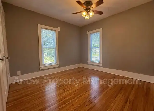 Property at 1105 Peach St Unit 2, Lincoln, NE, 68502, 2 beds, 1 bath, [object Object]