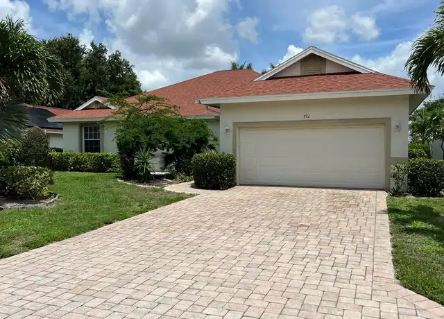 Property at 592 Lambton Ln, Naples, FL, 34104, 3 beds, 2 baths, [object Object]