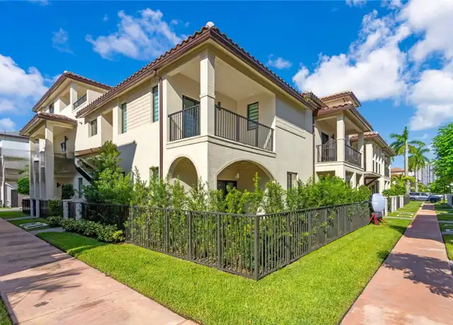 Property at 4608 NW 83rd Pkwy, Doral, FL, 33166, 3 beds, 3.5 baths, [object Object]