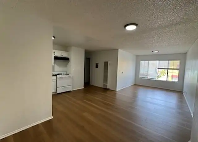Property at 2402 W Slauson Ave Unit D, Los Angeles, CA, 90043, 3 beds, 1 bath, [object Object]