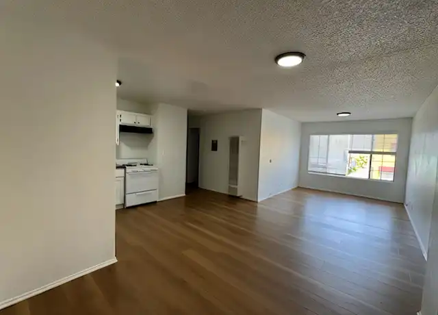 Property at 2402 W Slauson Ave Unit D, Los Angeles, CA, 90043, 3 beds, 1 bath, [object Object]