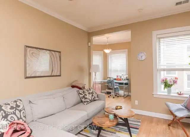 Property at 863 W Cornelia Ave #2, Chicago, IL, 60657, 2 beds, 1 bath, [object Object]
