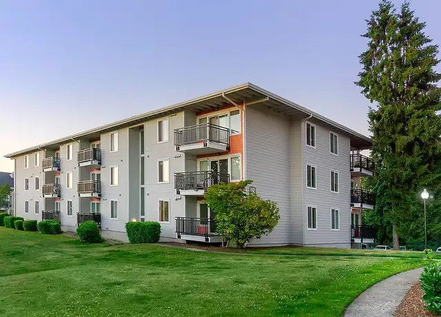 Photo of 898 137th Ave NE, Bellevue, WA 98005
