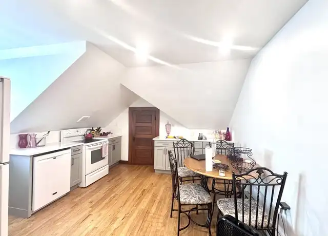 Property at 22 Greenough St Unit 3, Brookline, MA, 02445, 3 beds, 1 bath, [object Object]