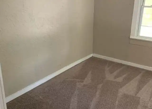 Property at 1602 E Glenwood Ave, Knoxville, TN, 37917, 4 beds, 1 bath, [object Object]