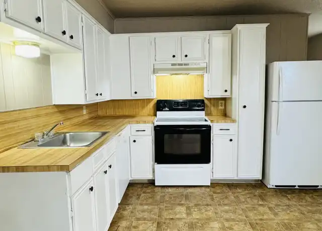 Property at 101 1st Ave Unit 5, Nederland, TX, 77627, 2 beds, 2 baths, [object Object]