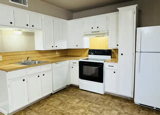 Property at 101 1st Ave Unit 5, Nederland, TX, 77627, 2 beds, 2 baths, [object Object]