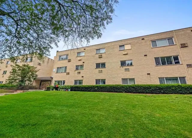 Property at 700 McKinley Ave, Mundelein, IL, 60060, 2 beds, 1 bath, [object Object]