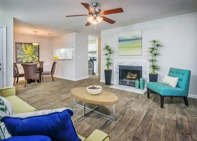 Property at The Pointe at Irving Park - 3100 N Elm St, Greensboro, NC, 27408, 1-2 bed, 1-2 bath, [object Object]