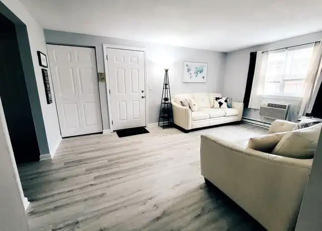 Property at 2 Maple Crest Cir Unit C, Holyoke, MA, 01040, 2 beds, 1 bath, [object Object]