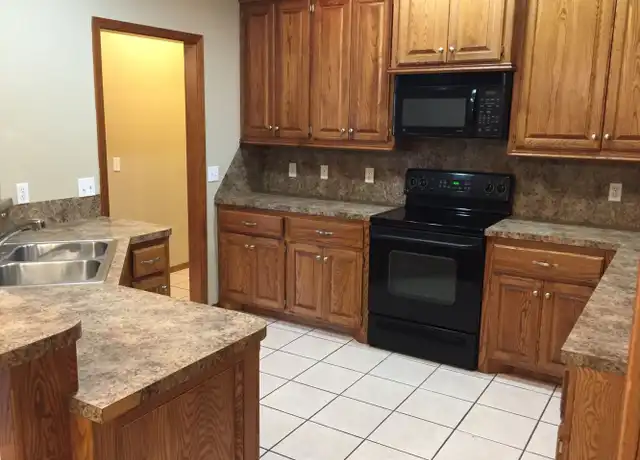 Property at 915 SW 37th St, Moore, OK, 73160, 2 beds, 2 baths, [object Object]