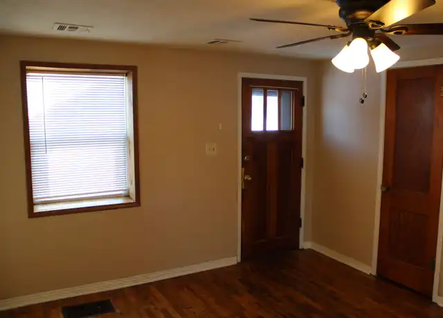 Property at 1922 Hunting Ave, Manhattan, KS, 66502, 2 beds, 1 bath, [object Object]