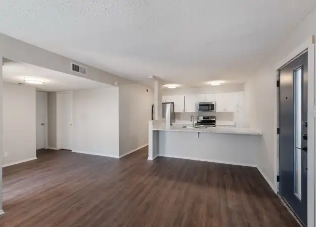 Property at 404 E Park Ave Unit 7, San Antonio, TX, 78212, 2 beds, 2 baths, [object Object]