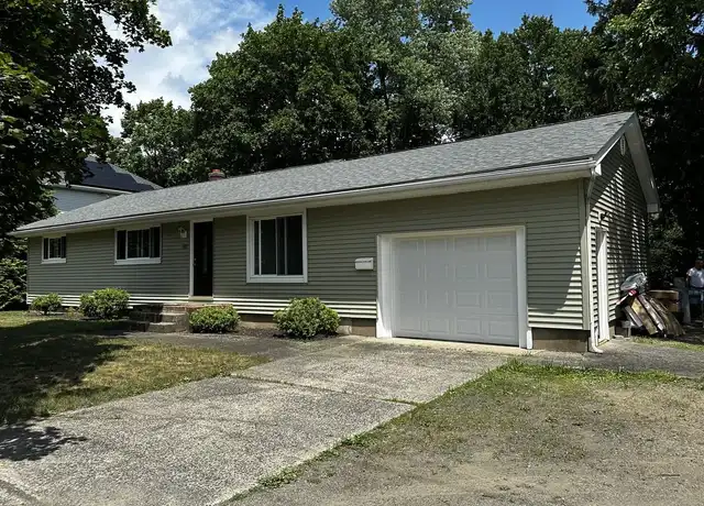 Property at 10 Lincoln Park Rd, Pequannock, NJ, 07440, 3 beds, 2 baths, [object Object]