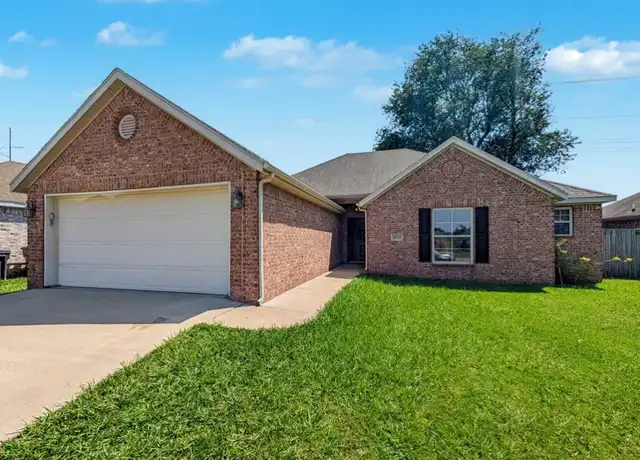 Property at 6011 S 36th St, Rogers, AR, 72758, 3 beds, 2.5 baths, [object Object]