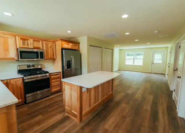 Property at 300 E Bacon St Unit 7, Hillsdale, MI, 49242, 2 beds, 1 bath, [object Object]
