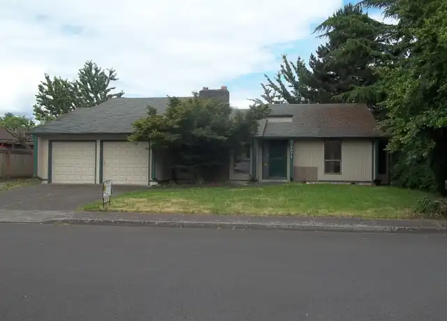 Property at 1674 SE Queenborough St, McMinnville, OR, 97128, 3 beds, 2 baths, [object Object]