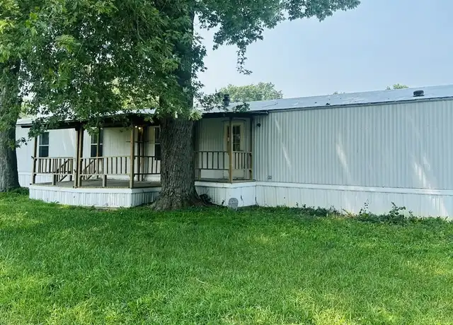 Property at 7 Raylynn Ct, Staunton, IL, 62088, 3 beds, 2 baths, [object Object]