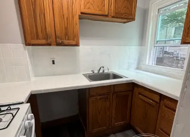 Property at 247 Fountain St Unit 1W, Fall River, MA, 02721, 2 beds, 1 bath, [object Object]