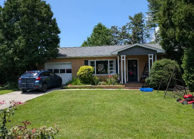 Property at 1240 Pinebrook Cir, Hendersonville, NC, 28739, 2 beds, 1 bath, [object Object]